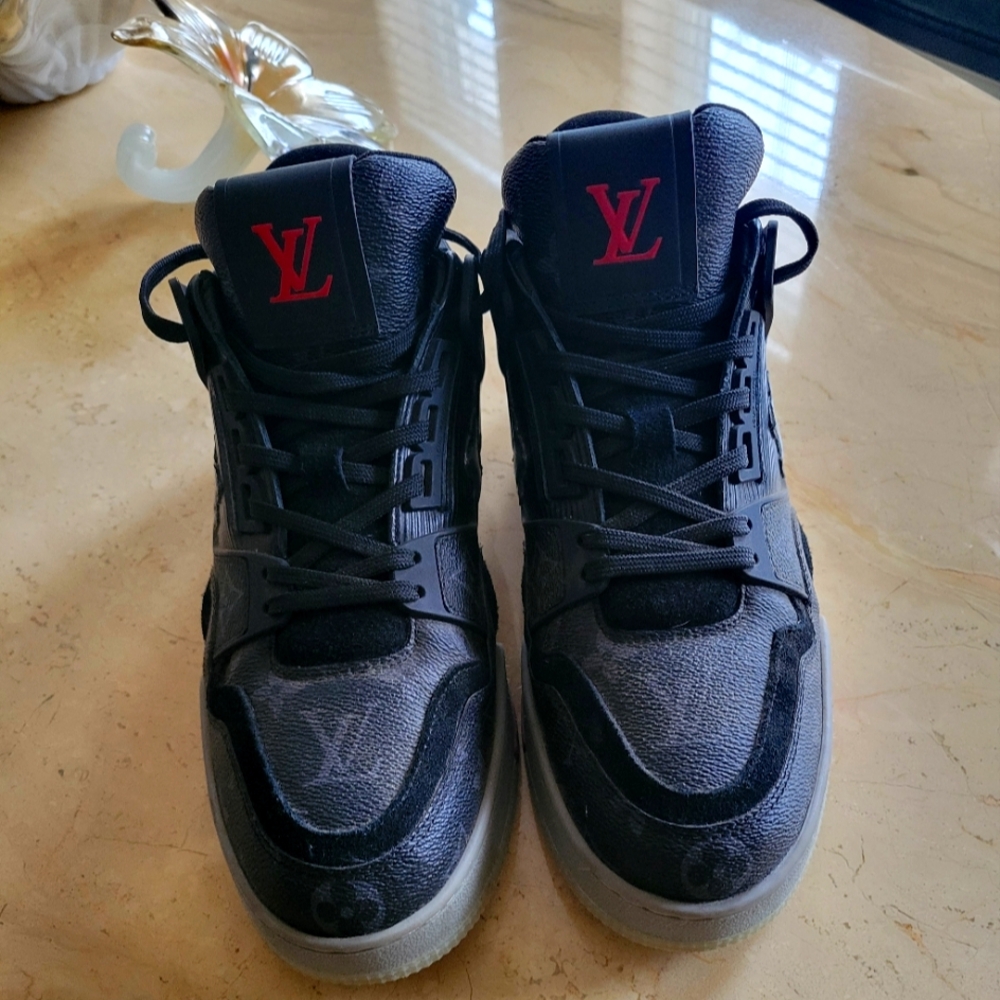 Men's Black/Gray LV Sneakers (slightly used) size 81/2